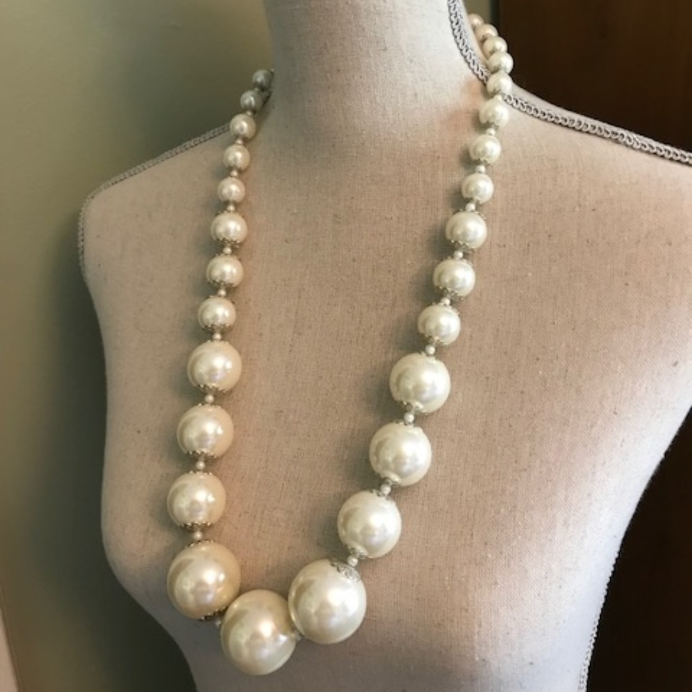 Oversized Chunky Pearl Necklace